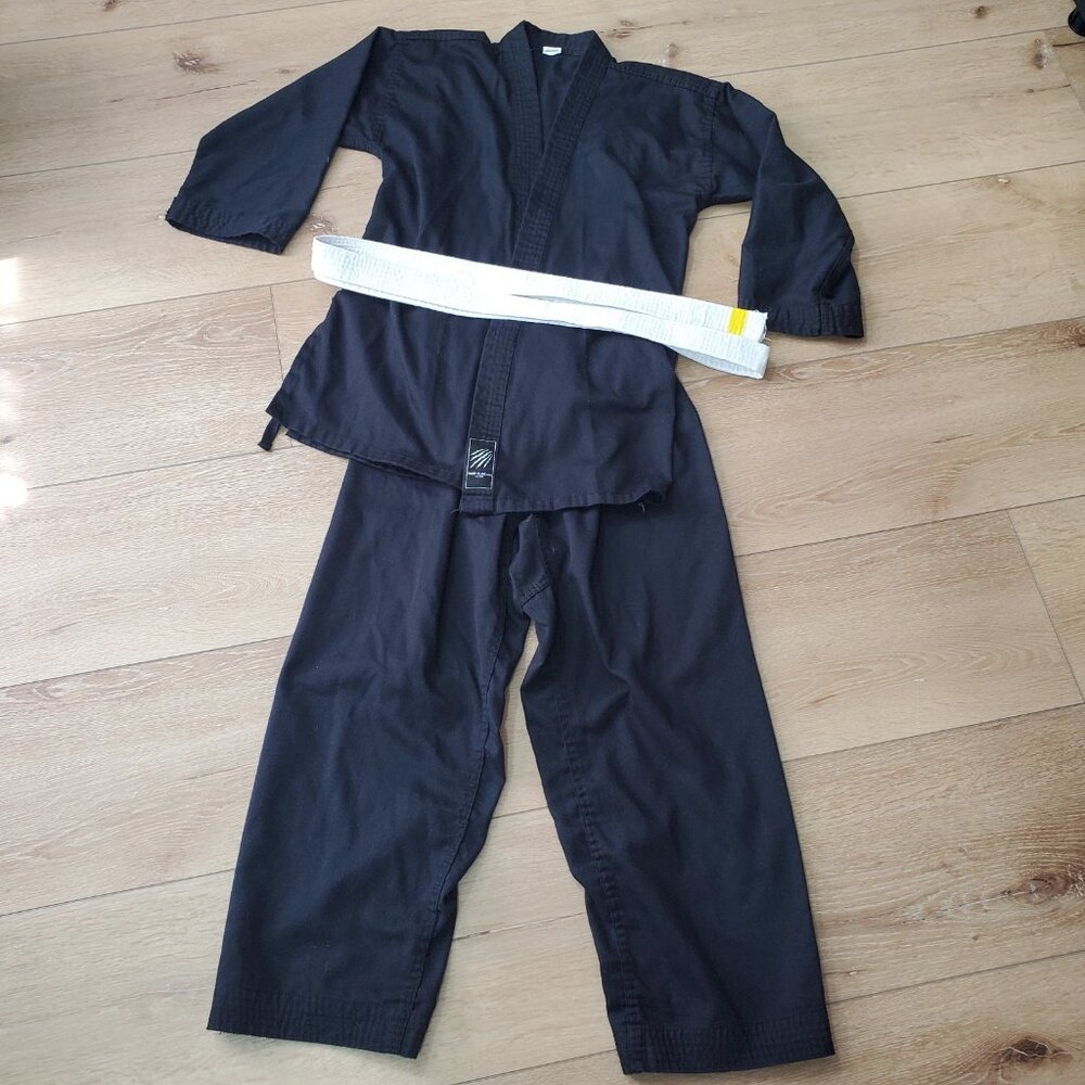 Tiger Claw TC 2000 Student Martial Arts Uniform Size 1 Karate Gi Black Academy